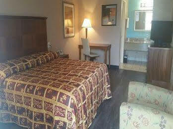 Oyo Lackland Afb Seaworld Hwy 90 W San Antonio