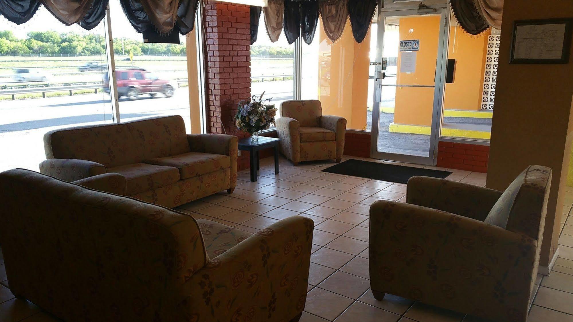 Oyo Lackland Afb Seaworld Hwy 90 W San Antonio